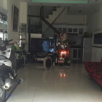 Bán gấp nhà HXH tại CMT8, P.4, Q. Tân Bình