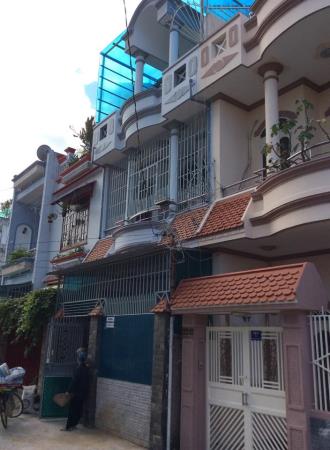 NHA XUAT CANH KHONG CO NGUOI TRONG COI