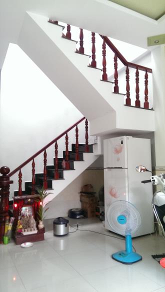 bán gấp nhà 1 trệt, 1 lầu, 4x20, 4 pn, đường 6 mét ô tô 