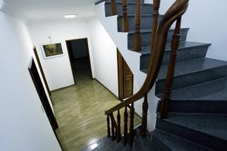 Nhà HXH Vị trí cực VIP, nhà đẹp, DT 10x9m gần sân bay