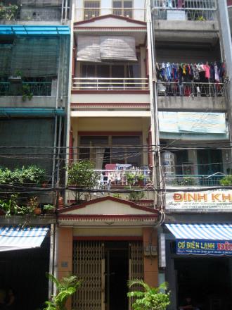 Cần bán gấp Nhà mặt tiền 242 Nguyễn Tiểu La 