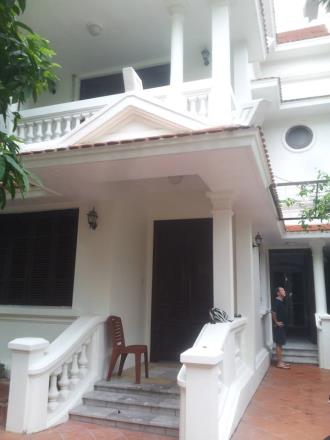 Bán hoặc cho thuê biệt thự cực đẹp Nghi Tàm gần Hồ Tây