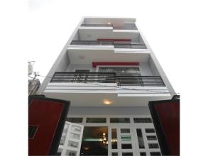 Nhà 4 tấm 1 sẹc Lê Văn Quới DT 4x20, cần tiền bán giá 2 tỷ