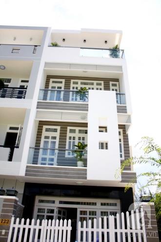 Cần bán nhà mặt tiền Hùynh Tấn Phát Q7, giá 8,3 tỷ.