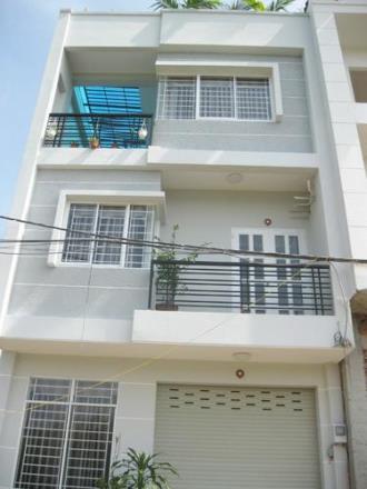 Tôi cần bán gấp nhà 1 trệt 2 lầu 4x20.7m, đường TCH 05