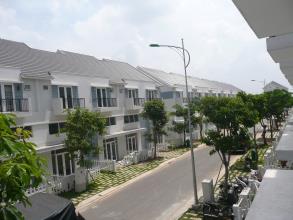 cần tiền bán gấp nhà nhố sân vườn