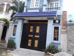 Bán gấp nhà mặt tiền gần chợ Bình Triệu, 1 trệt 2 lầu 