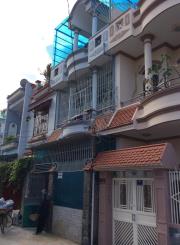 NHA XUAT CANH KHONG CO NGUOI TRONG COI