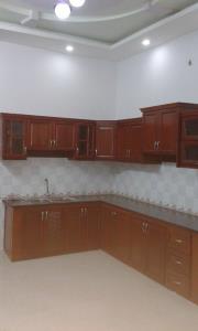 Bán nhà đúc 3.5 tấm, sân xe oto, đường nhựa vào 8m, có SHR.