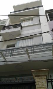 Nhà xây ở cần tiền bán gấp 4x18 đổ 4tấm 5pn,5wc