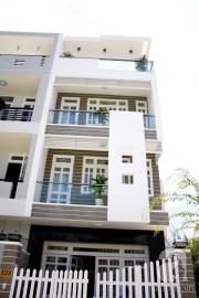 Cần bán nhà mặt tiền Hùynh Tấn Phát Q7, giá 8,3 tỷ.