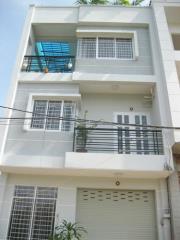 Tôi cần bán gấp nhà 1 trệt 2 lầu 4x20.7m, đường TCH 05