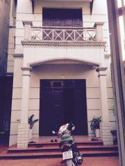 Cho thuê nhà phố trạm Long biên